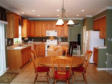 Kitchen. Large eat-in kitchen w/center island/brea