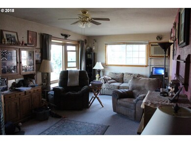 814 E 14th St, the Dalles, OR 97058 - photo 6