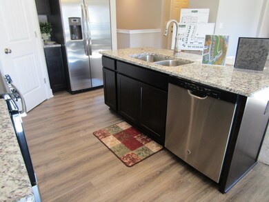 374 Barrington Cir unit 51, Lansing, MI 48917 - photo 4