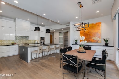 Kitchen & Dining