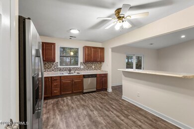 511 W Springhill Terrace, Jacksonville, NC 28546 - photo 5