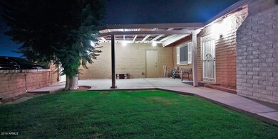 Private front courtyard