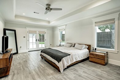 702 W 42nd St, Houston, TX 77018 - photo 4