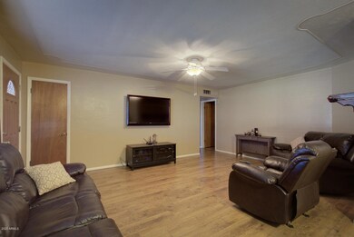 Family room 3