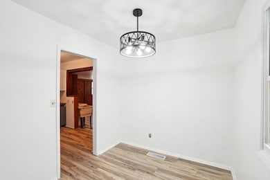 7-web-or-mls-Pinecrest Ave-007
