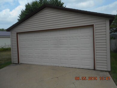 1117 Heartland Hills Dr, Waterloo, IA 50701 - photo 3