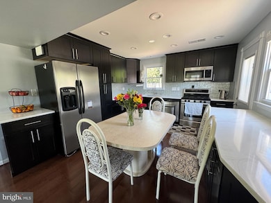 2516 Lightfoot Dr, Baltimore, MD 21209 - photo 3