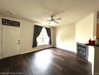 14579 Vauxhall Dr unit 84, Sterling Heights, MI 48313 - photo 4