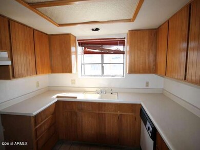 044-017812 - Kitchen II.jpg