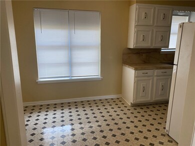 1209 Fairview Dr, Beeville, TX 78102 - photo 5