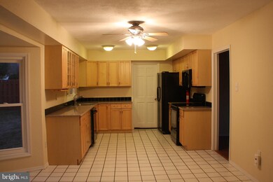 12614 Milburn Ln, Bowie, MD 20715 - photo 2