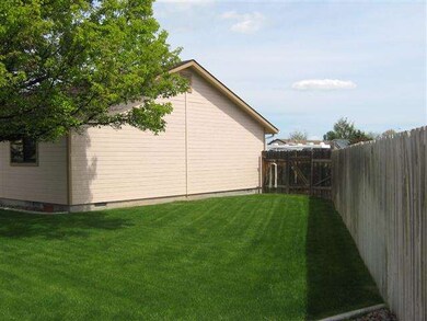 350 Hickory Ct, Nampa, ID 83686 - photo 2