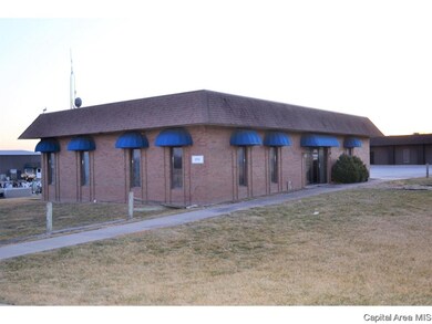 2253 W Morton Ave, Jacksonville, IL 62650 - photo 2