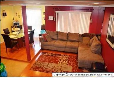 37 Country Dr E unit 80, Staten Island, NY 10314 - photo 2