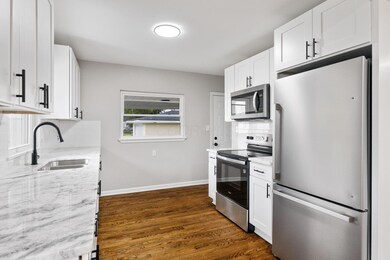 2025-5-22 1060 E Markison Ave 029