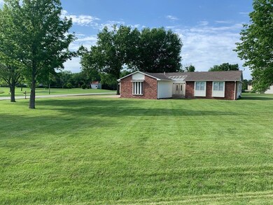201 Maple Crest Dr, Parsons, KS 67357 - photo 2
