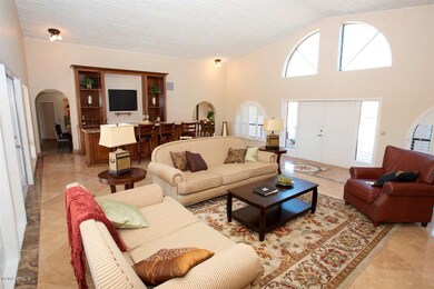 Large living space, entrance