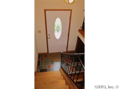 Foyer The split-entry allows guests to access eith