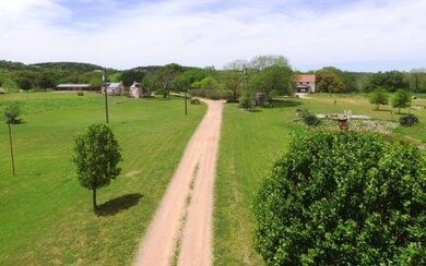 457 Bob Moritz Dr, Fredericksburg, TX 78624 - photo 3