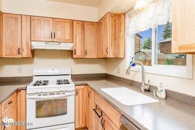 07-Kitchen_MAX6407-Edit