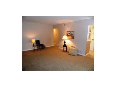 Living rm 17 X 13.5 square feet