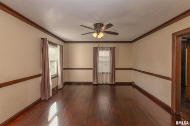 2547 5th St, Moline, IL 61265 - photo 3