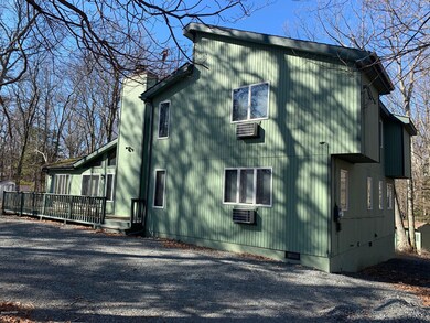 806 E Spur Ct, Hawley, PA 18428 - photo 3