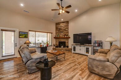 Living Room 1 (10)