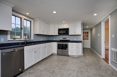 10 Tulip Ln, Greenfield, MA 01301 - photo 4