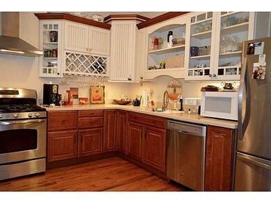 34 Mount Vernon St unit 2, Newport, RI 02840 - photo 7