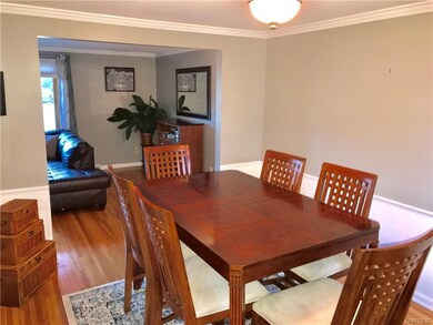 Easy access to the formal dining room from both li