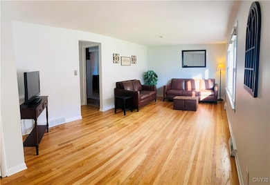 122 Charles Dr, Camillus, NY 13031 - photo 4