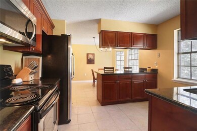 Beautiful view of Palm Lake from your kitchen wind