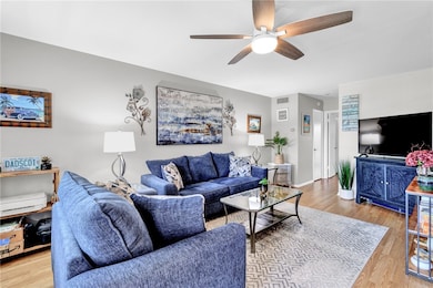 32 Pine Arbor Ln unit 205, Vero Beach, FL 32962 - photo 4