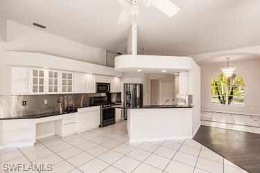 KITCHEN FR BREAKFAST AREA