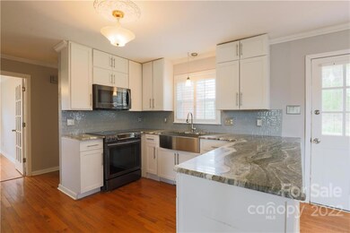 134 E Meadowview Dr, Statesville, NC 28625 - photo 4