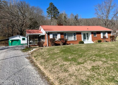 Front view/porch/garage