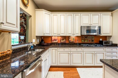 8419 Stargazer Lily Ct, Lorton, VA 22079 - photo 6