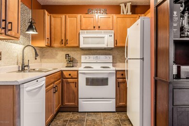 6611 Arbor Creek Dr unit 2, Louisville, KY 40228 - photo 7