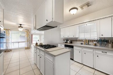 4205 Lariat Dr, Baytown, TX 77521 - photo 6