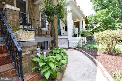 620 Princeton Place NW unit B, Washington, DC 20010 - photo 2