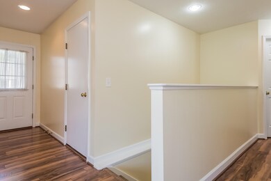 005-Foyer-2082634-medium