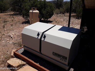 8055 W Roberts Rd, Ash Fork, AZ 86320 - photo 6