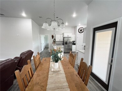 804 W Inez St, Beeville, TX 78102 - photo 7