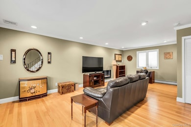94 Pequot Ln, East Islip, NY 11730 - photo 5