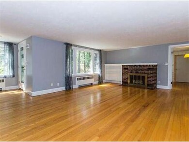 185 Worcester Ln, Waltham, MA 02451 - photo 4