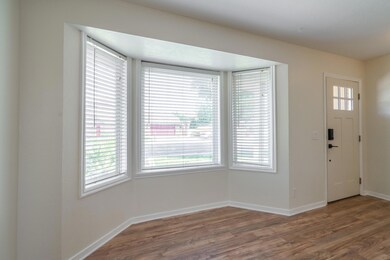 562 Concord Way-016