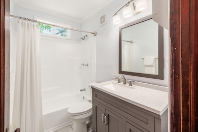 854 Weber bathroom