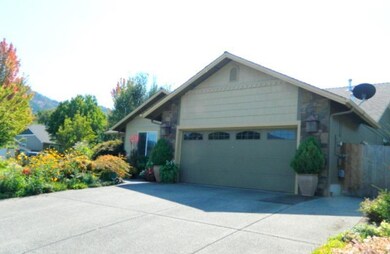 1027 SE Jerrine St, Grants Pass, OR 97527 - photo 2