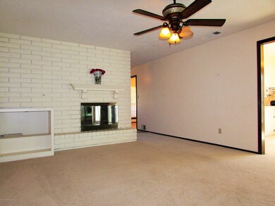 5-Living Room (another view)